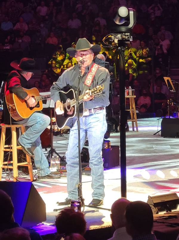 George Strait delivers a 2-hour show in his two-night return to T-Mobile  Arena - Las Vegas Sun Newspaper
