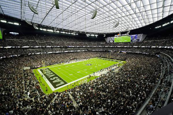 Watch: Raiders take part in first practice at Allegiant Stadium