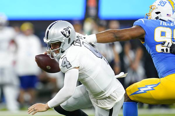 Raiders-Chargers game delayed by lightning on Monday