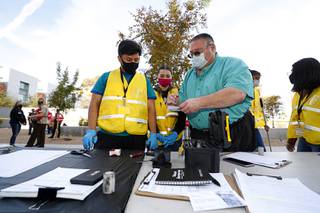 Daniel Holstein, right, a former Metro Police senior crime scene analyst, instructs students Omar Serrano, left, and Jenna Casale at a crime scene simulation during an Urban Adventure class Thursday, Oct. 21, 2021, at UNLV. The class gives students a scenario-based experience to learn about crime scenes in a true-to-life way and how a crime can affect a community. 