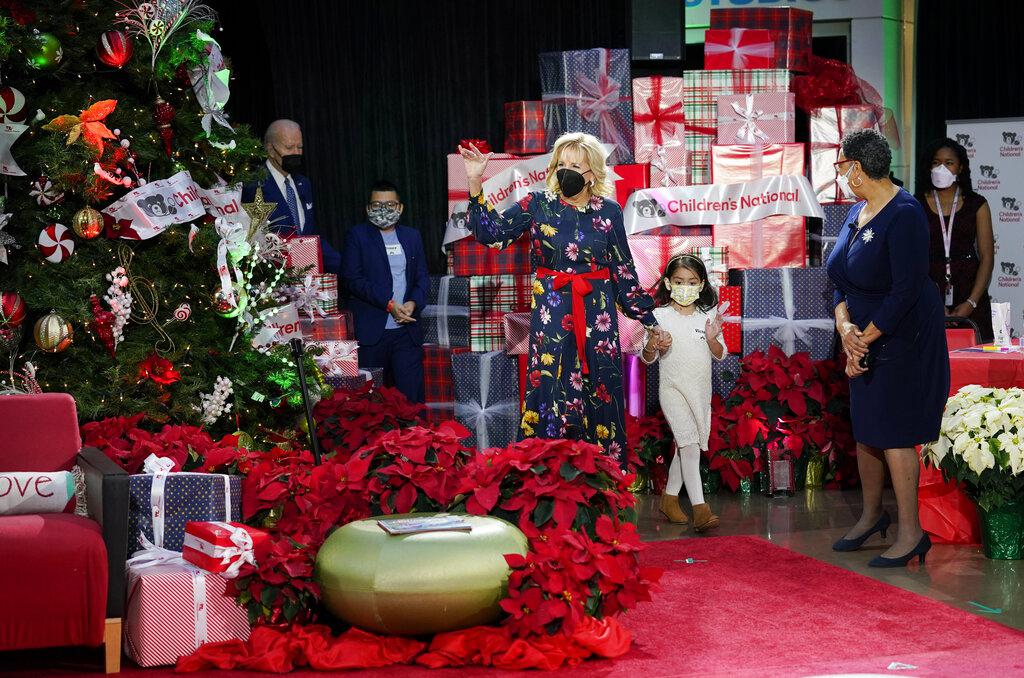 Biden, first lady visit hospitalized kids on Christmas Eve Las Vegas