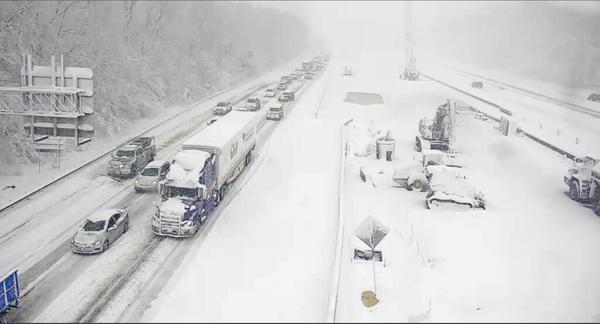 Drivers snowed in all night as I 95 shuts down in Virginia Las