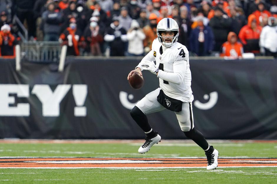 Raiders battle Bengals in playoffs - Las Vegas Weekly