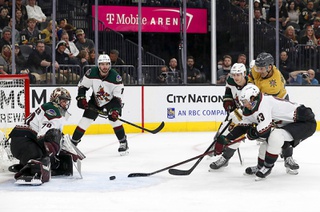 Golden Knights Beat Coyotes, 6-1