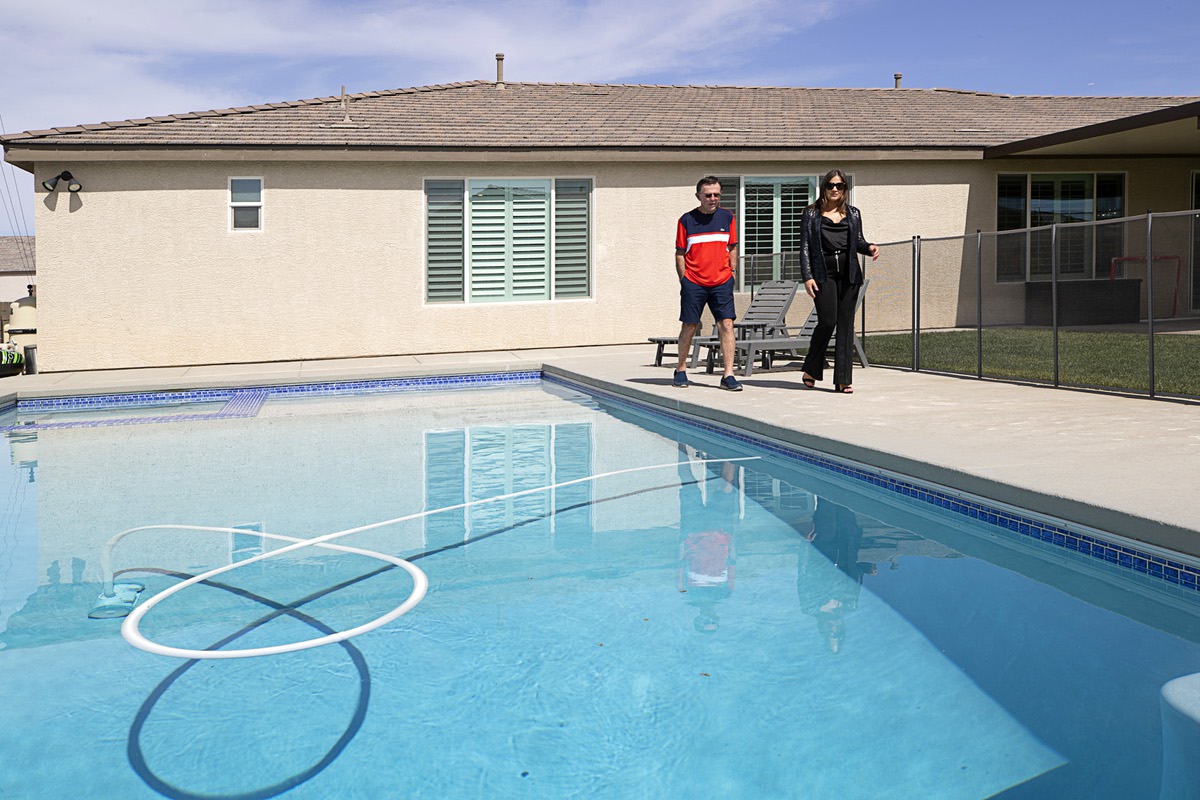 Las Vegas Water District OKs Proposal For Pool size Limits Las Vegas 