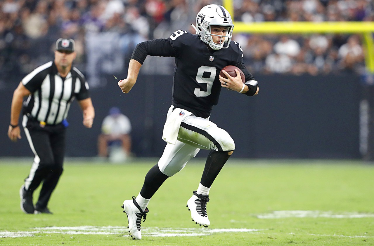 Las Vegas Raiders tight end Nick Bowers (82) plays during an NFL preseason  football game against the Minnesota Vikings on Aug. 14, 2022, in Las Vegas.  (AP Photo/Denis Poroy Stock Photo - Alamy