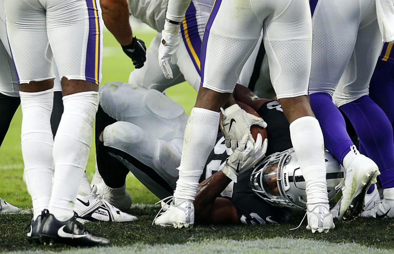 Las Vegas Raiders tight end Nick Bowers (82) plays during an NFL preseason  football game against the Minnesota Vikings on Aug. 14, 2022, in Las Vegas.  (AP Photo/Denis Poroy Stock Photo - Alamy