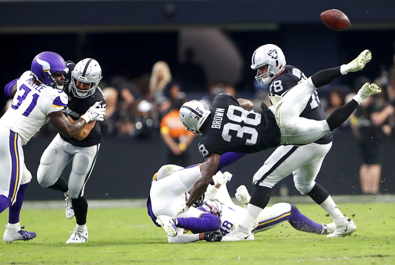 Las Vegas Raiders tight end Nick Bowers (82) plays during an NFL preseason  football game against the Minnesota Vikings on Aug. 14, 2022, in Las Vegas.  (AP Photo/Denis Poroy Stock Photo - Alamy