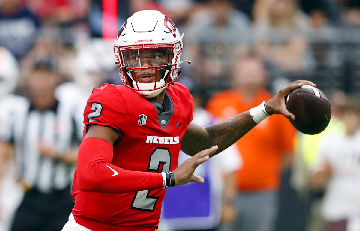 Redhot UNLV football halfway to bowl game after trouncing Utah State