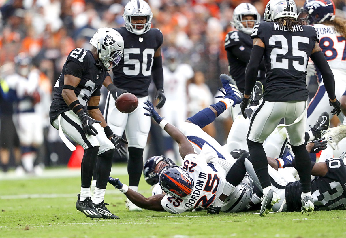 Josh Jacobs, defense lead Raiders to 1st win, 32-23 over Broncos