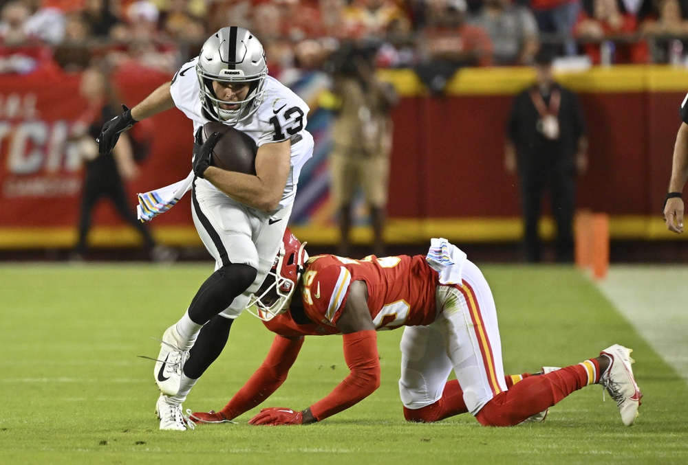 Raiders Blow Lead Against Chiefs, Falling to 1-4 - The New York Times