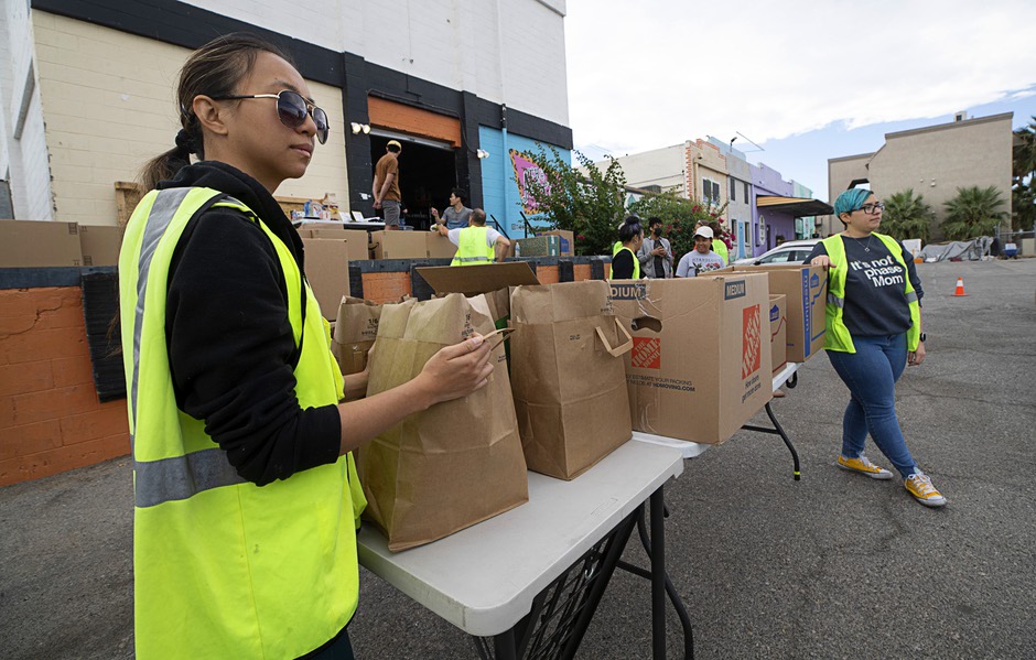 https://media.lasvegassun.com/media/img/photos/2022/10/22/1022_LVW_LasVeganFoodPantry07_t940.JPG?13521e6083d8523caab49d2c279efbd88a38372c