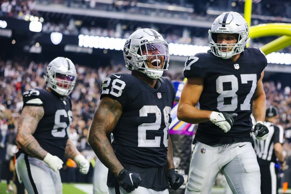 Raiders pull away from Texans in fourth quarter for victory - Las Vegas Sun  News