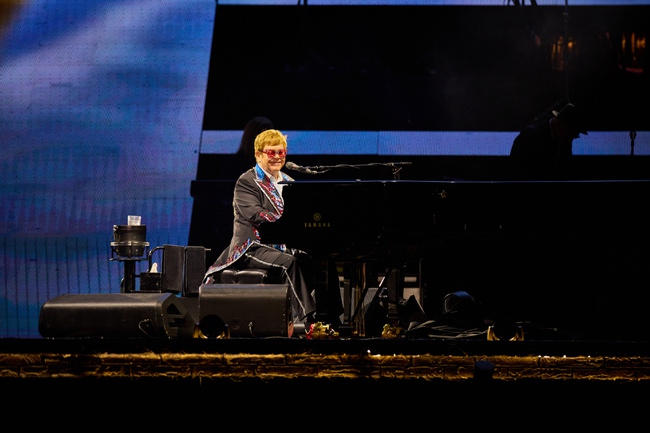 For one last time in Las Vegas, Elton John shows he's still
