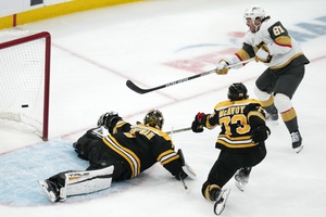 Golden Knights defeat Bruins in shootout, 4-3