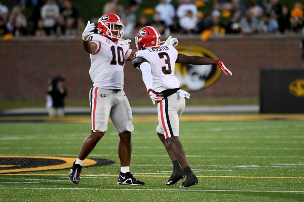 Where Nick Chubb stands in the rushing title race after Week 8