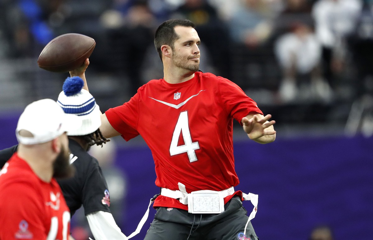 AP source: Derek Carr agrees to 4-year contract with Saints