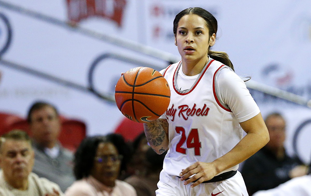 UNLV women advance to MWC final behind Booker's clutch fourth