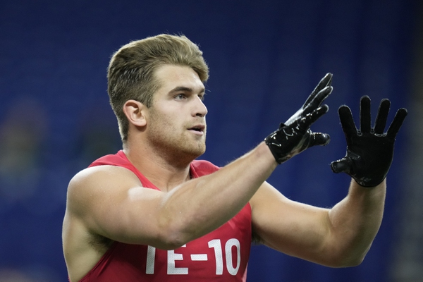 Raiders trade up to select Notre Dame TE Michael Mayer at No. 35 overall in  2023 NFL Draft