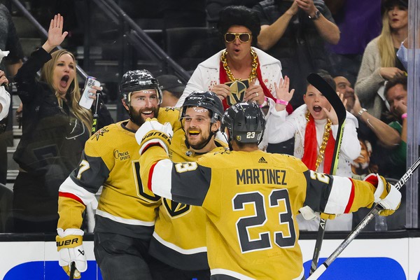 Photo: Penguins Teddy Blueger Celebrates Goal Against Tampa Bay