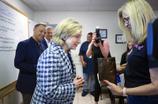Hillary Clinton Tours Foundation for Recovery