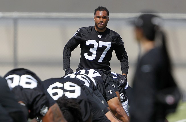 Photograph : May 25: Raiders OTA 