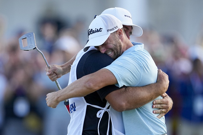 Wyndham Clark celebrates with his caddie after winning after the U.S. Open golf tournament at Los Angeles Country Club on Sunday, June 18, 2023, in Los Angeles.