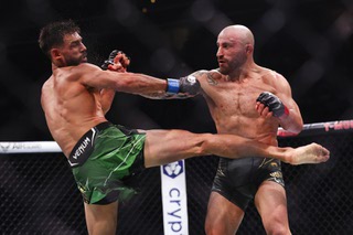 Yair Rodriguez, left, fights Alexander Volkanovski during a featherweight mixed martial arts title bout during UFC 290 on Saturday, July 8, 2023 in Las Vegas.