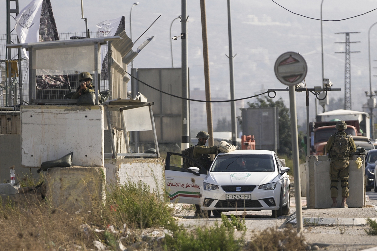 Suspected Palestinian shooting attack at West Bank car wash kills 2