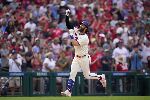 Las Vegas native Bryce Harper hits 300th home run