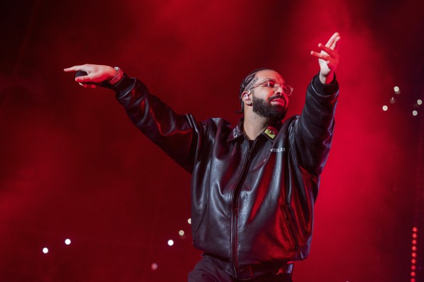 Drake dazzles with memorable concert at T-Mobile Arena - Las Vegas Sun News
