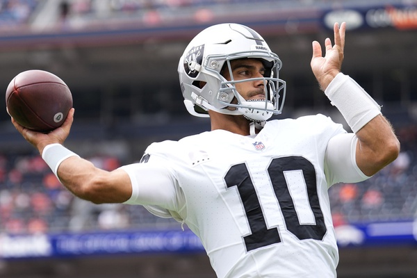 Raiders win season opener behind two touchdowns from Garoppolo