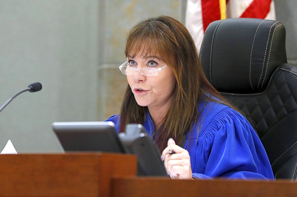 Judge Rises to Help Others, Kid Reporters' Notebook