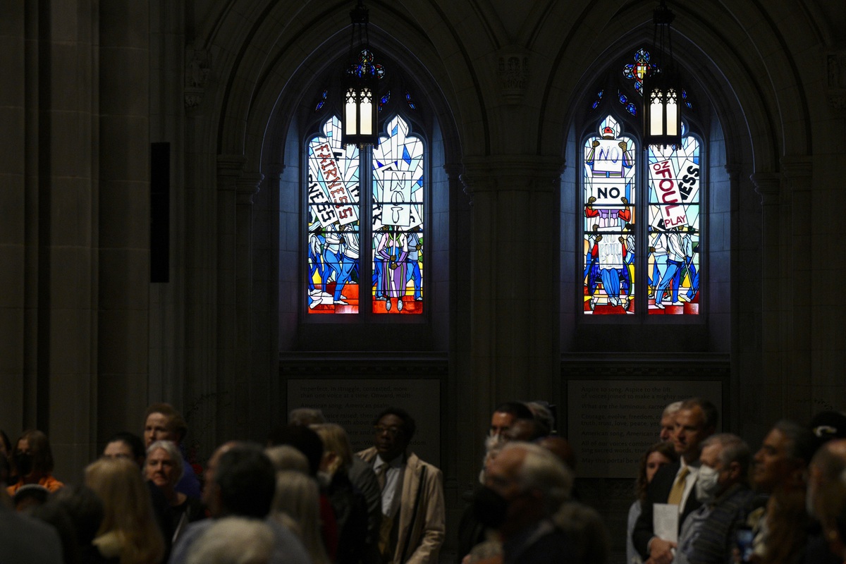 National Cathedral replaces windows honoring Confederacy with