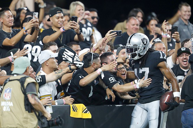 Steelers fans take over Allegiant Stadium on Sunday night