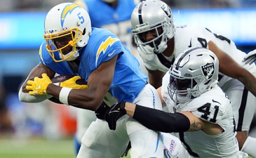 Chargers hold on to beat Raiders 24-17 after late O'Connell interception -  Las Vegas Sun News