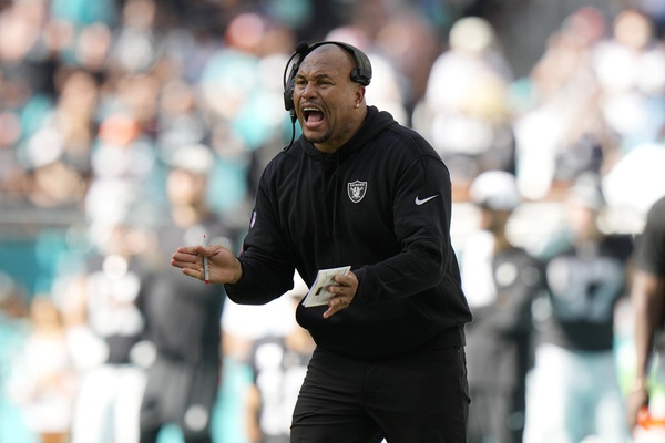 Raiders' recent magic goes up in smoke in familiar-feeling loss to Dolphins  - Las Vegas Sun News