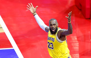 Los Angeles Lakers forward LeBron James (23) reacts after making a basket against the Indiana Pacers during the second half of the NBA In-season Tournament championship game at T-Mobile Arena Saturday, Dec. 9, 2023.