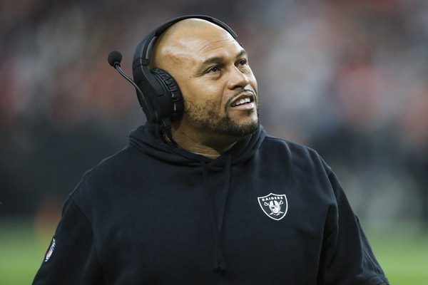 Analysis: Antonio Pierce has earned right to keep Raiders' coaching job -  Las Vegas Sun News
