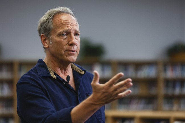 Photograph : TV's Mike Rowe Announces Trades Scholarship - Las Vegas Sun  News