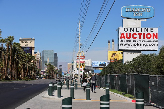 A couple walks in front of the Diamond Inn Motel on Las Vegas Boulevard South across from Mandalay Bay Thursday, March 12, 2024. A minimum bid of $12.5 million has been set for the 1.36 acre property which includes 237 feet of Las Vegas Strip frontage.