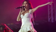 Two days before singer-songwriter Madison Beer took the stage for a concert at the House of Blues in Las Vegas, promoters announced the change from Brooklyn Bowl to the venue inside Mandalay Bay because of “production limitation issues.”

