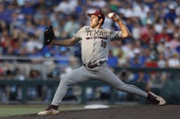 Tennessee sits as a -200 (i.e. risking $200 to win $100) favorite to beat Texas A&M in the College World Series when the best-of-three championship series begins at 4:30 p.m. tonight in Omaha, Neb. .... 

