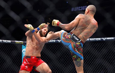 Light heavyweight champion Alex Pereira knocks down Jiri Prochazka with a head kick in the second round during UFC 303 at T-Mobile Arena Saturday, June 29, 2024. Pereira retained his title with a second-round TKO. STEVE MARCUS