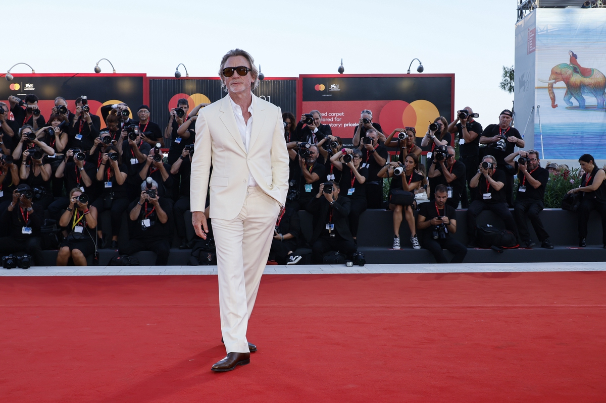 Luca Guadagnino and Daniel Craig present ‘Queer’ to Venice Film