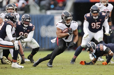 Atlanta Falcons running back Bijan Robinson (7) runs with the ball against the Chicago Bears during the second half of an NFL football game, Sunday, Dec. 31, 2023, in Chicago.