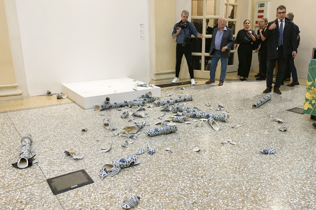 Italy Weiwei Smashed Artwork