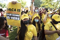 La senadora estadounidense Catherine Cortez Masto, demócrata por Nevada, encabeza una iniciativa para revocar un fallo que, según ella, priva de protección legal a los beneficiarios del programa de Acción Diferida para los Llegados en la Infancia (DACA), según informó su oficina el lunes en un comunicado de prensa.

