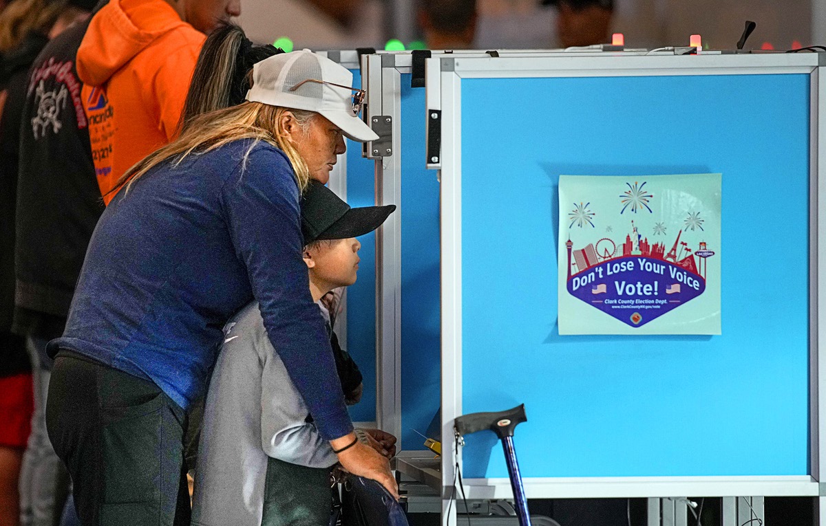 Democrats renew worries about Trump interfering in the midterms