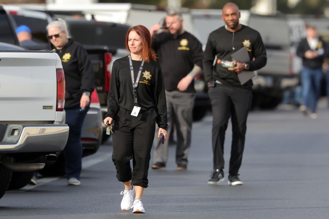 Las Vegas Police Man Pointed Gun Before Officer Opened Fire Las